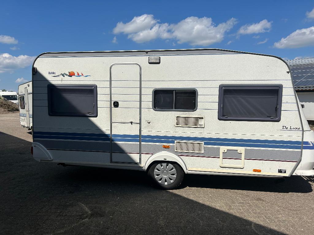 Hobby de luxe uit 1997 MET STALLING, Vast bed, Rondzit, Hobby, Particulier
