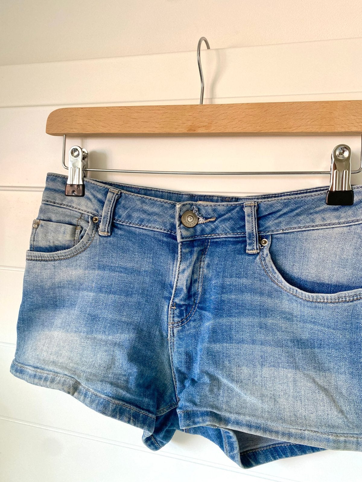 Bershka Push Up Denim Shorts Maat 34 (XS), Kort, Blauw, Ophalen of Verzenden, Zo goed als nieuw