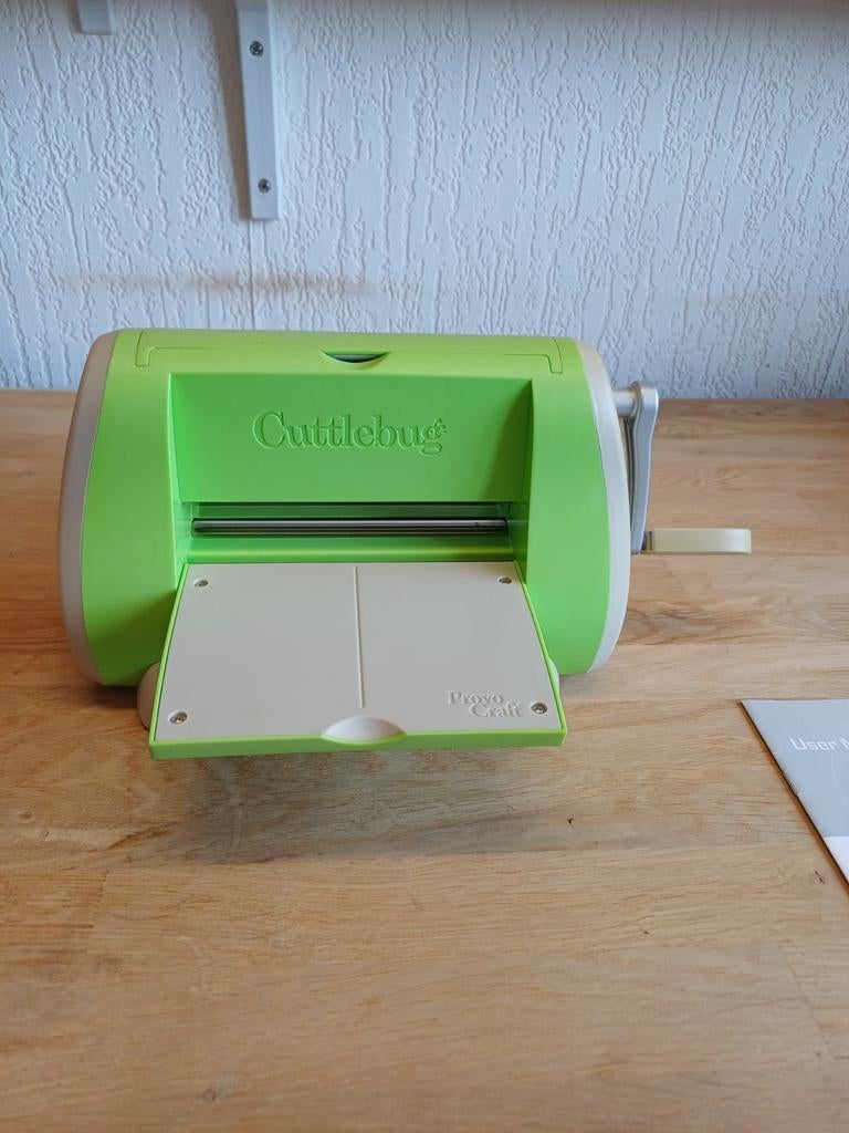 Cuttlebug, met gebruiksaanwijzing, Hobby en Vrije tijd, Ophalen of Verzenden, Gebruikt, Gereedschap of Toebehoren
