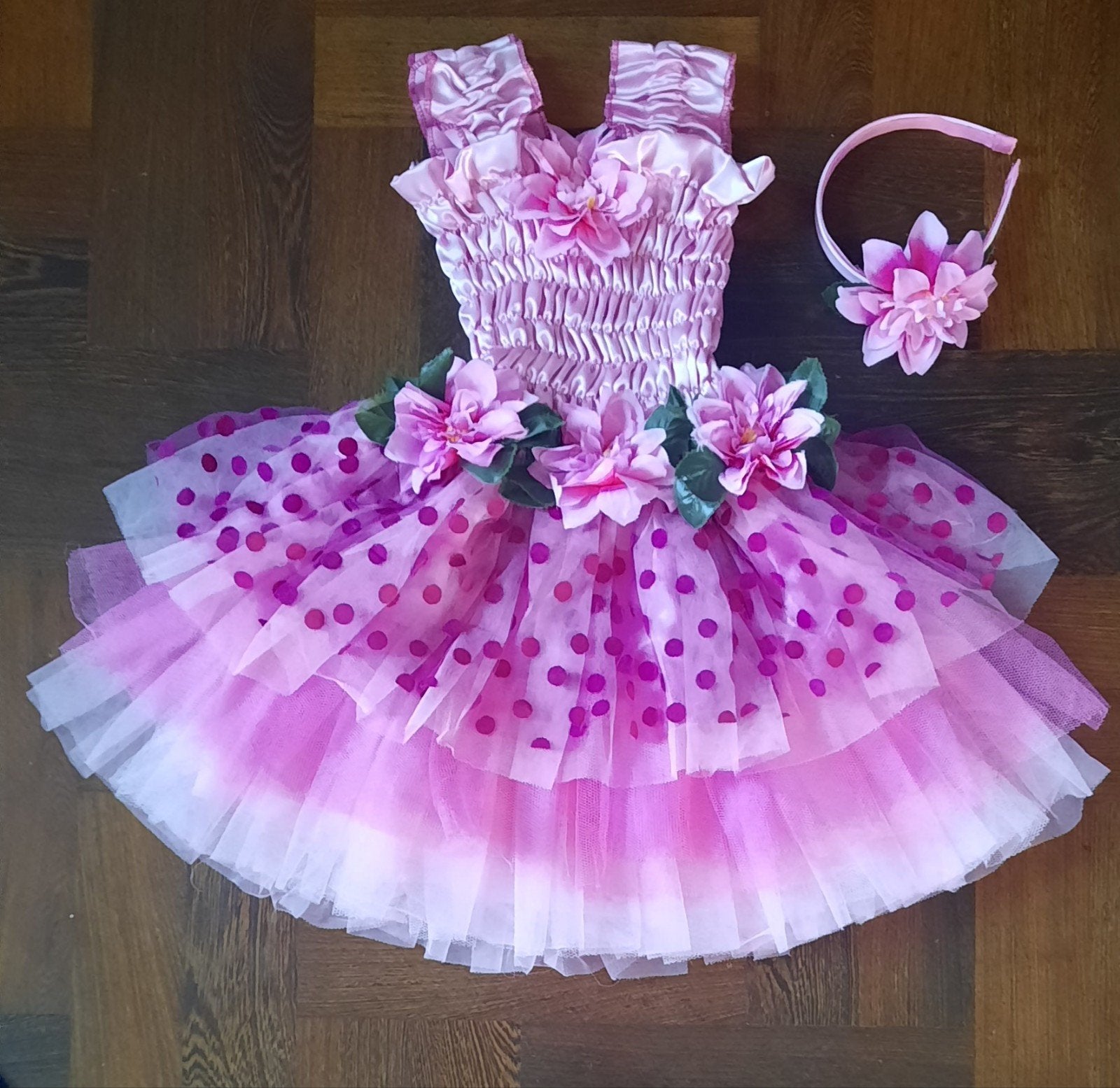 Roze prinsessenjurk met bloemen en haarband, Ophalen, Zo goed als nieuw, 104 of kleiner, Meisje