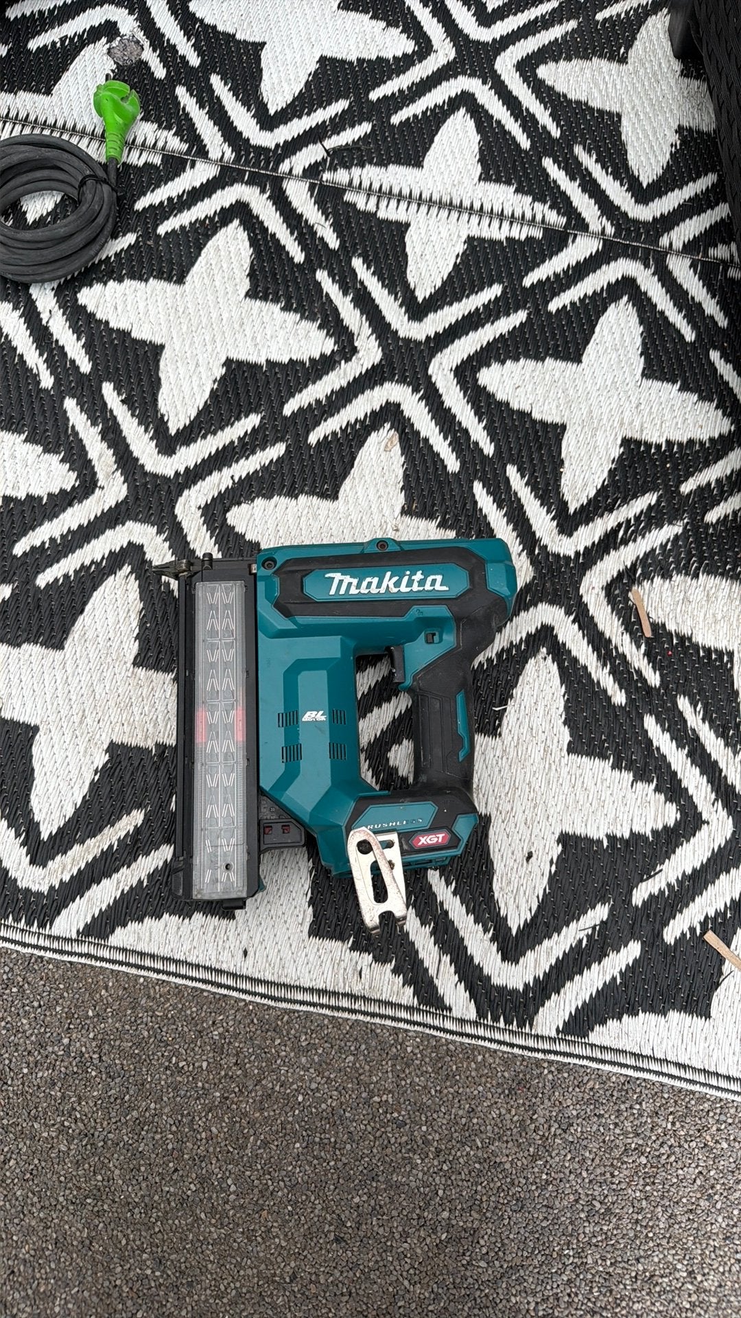 Makita FN001GZ XGT 40V Max Li-ion accu brad tacker body, Ophalen of Verzenden, Zo goed als nieuw, Overige typen, Makita