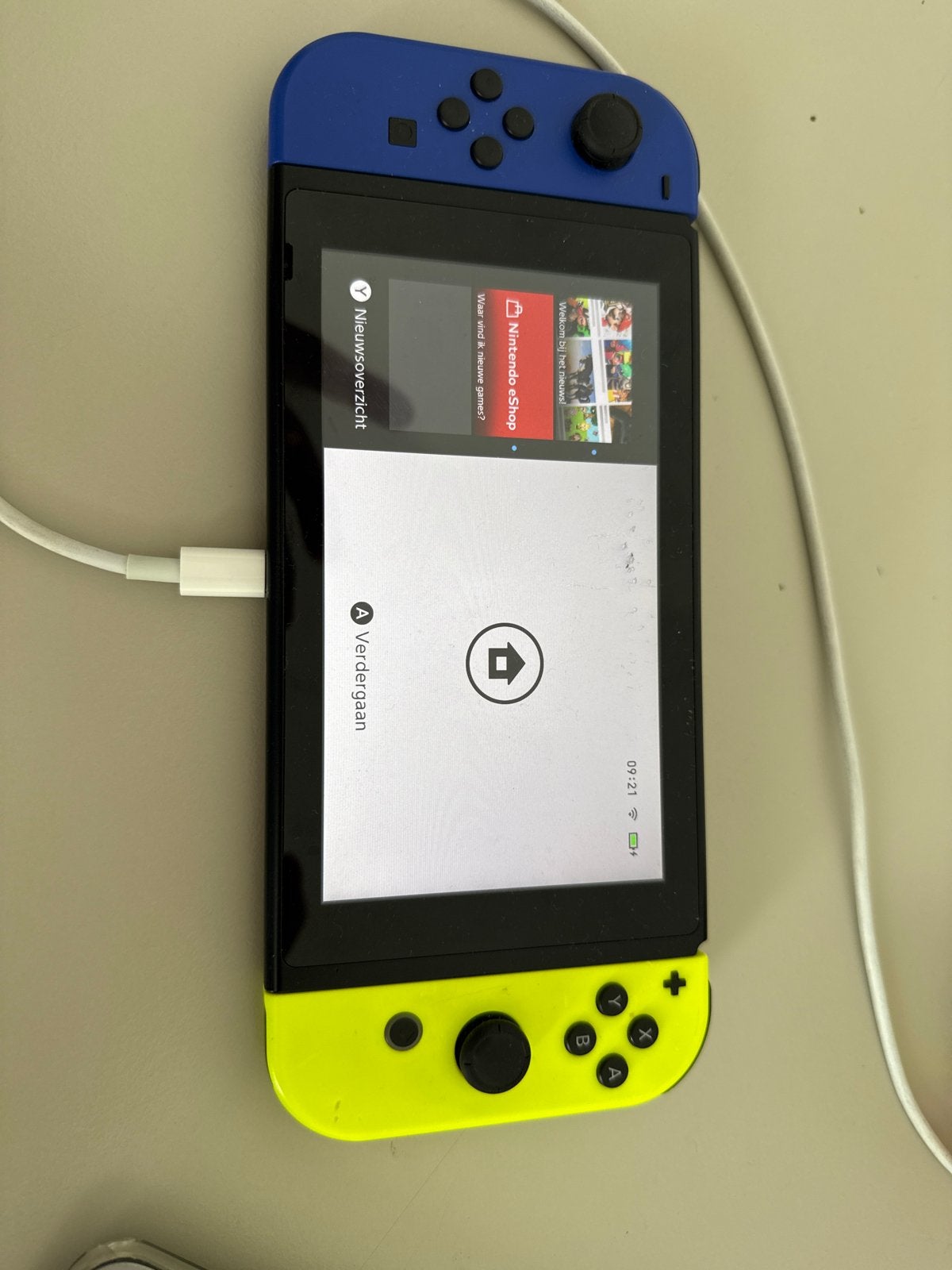 Nintendo Switch met blauwe en gele Joy-Cons, Ophalen, Gebruikt, Met 2 controllers, Switch Original