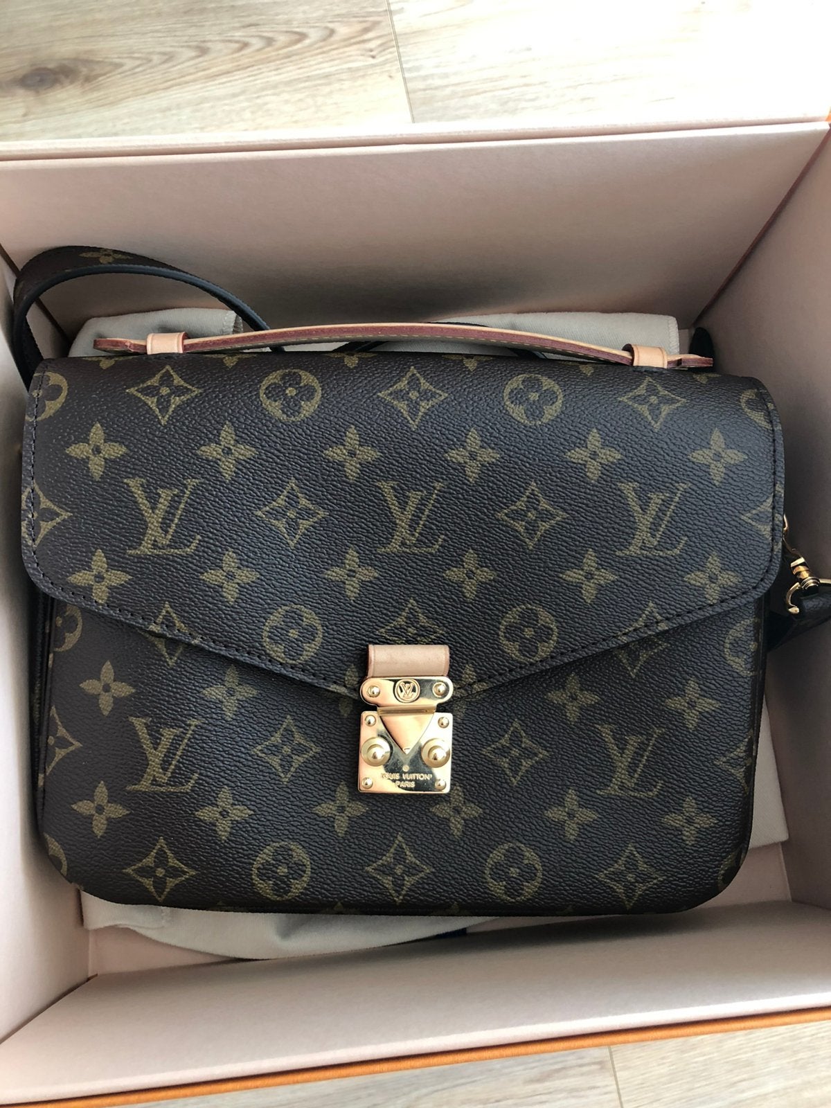 Lv tas, Ophalen of Verzenden, Zo goed als nieuw, Zwart
