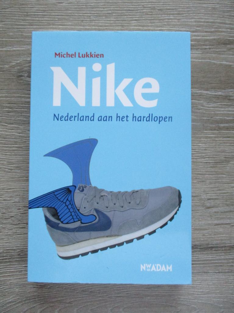 Nike; Nederland aan het hardlopen - Michel Lukkien, Ophalen of Verzenden, Gelezen, Management