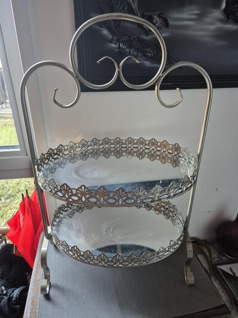 Mooie etagere, Ophalen of Verzenden, Zo goed als nieuw, Ovaal, Metaal