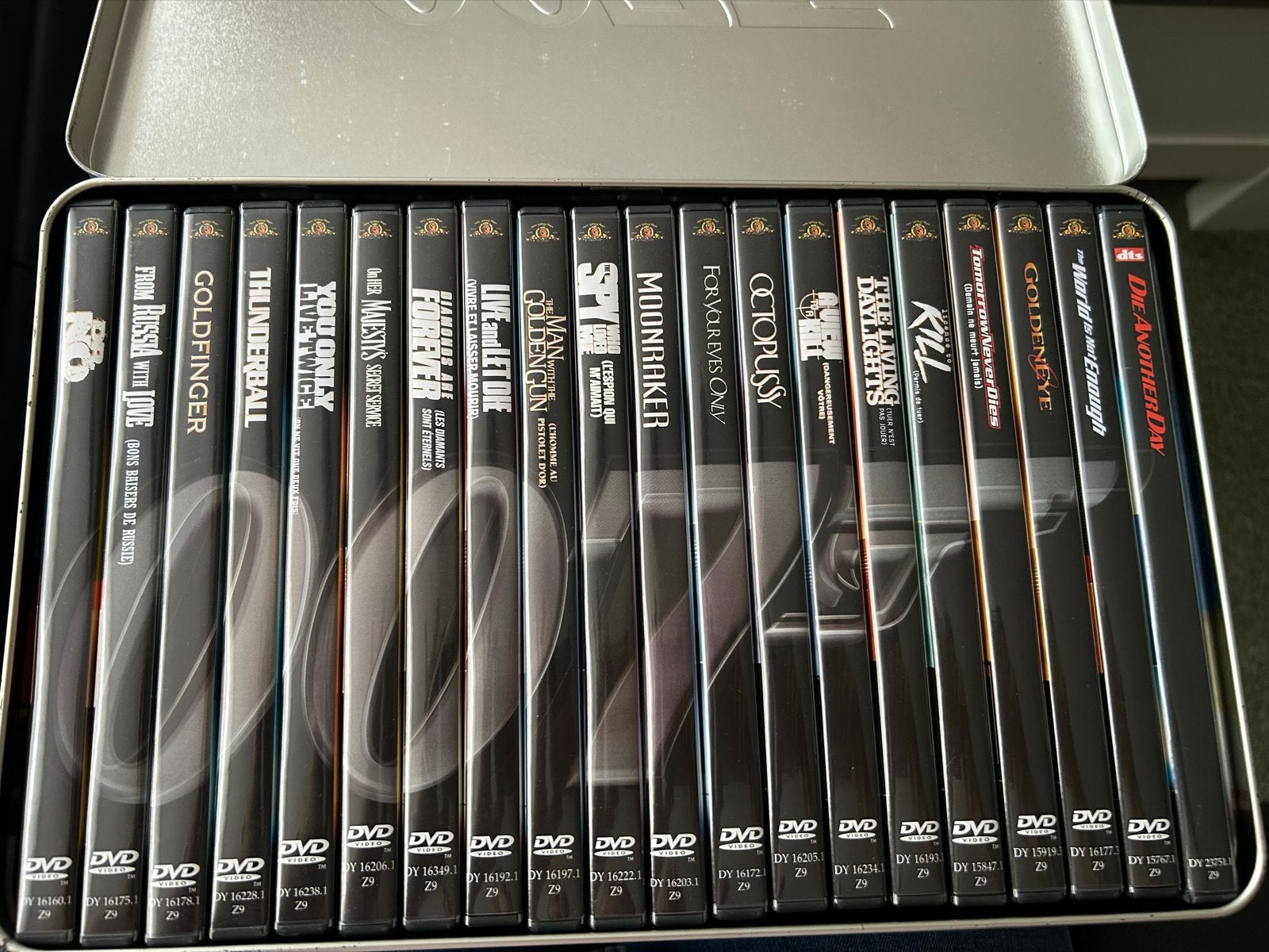 James Bond 007 DVD Boxset - 20 films in metalen doos, Vanaf 12 jaar, Ophalen, Gebruikt