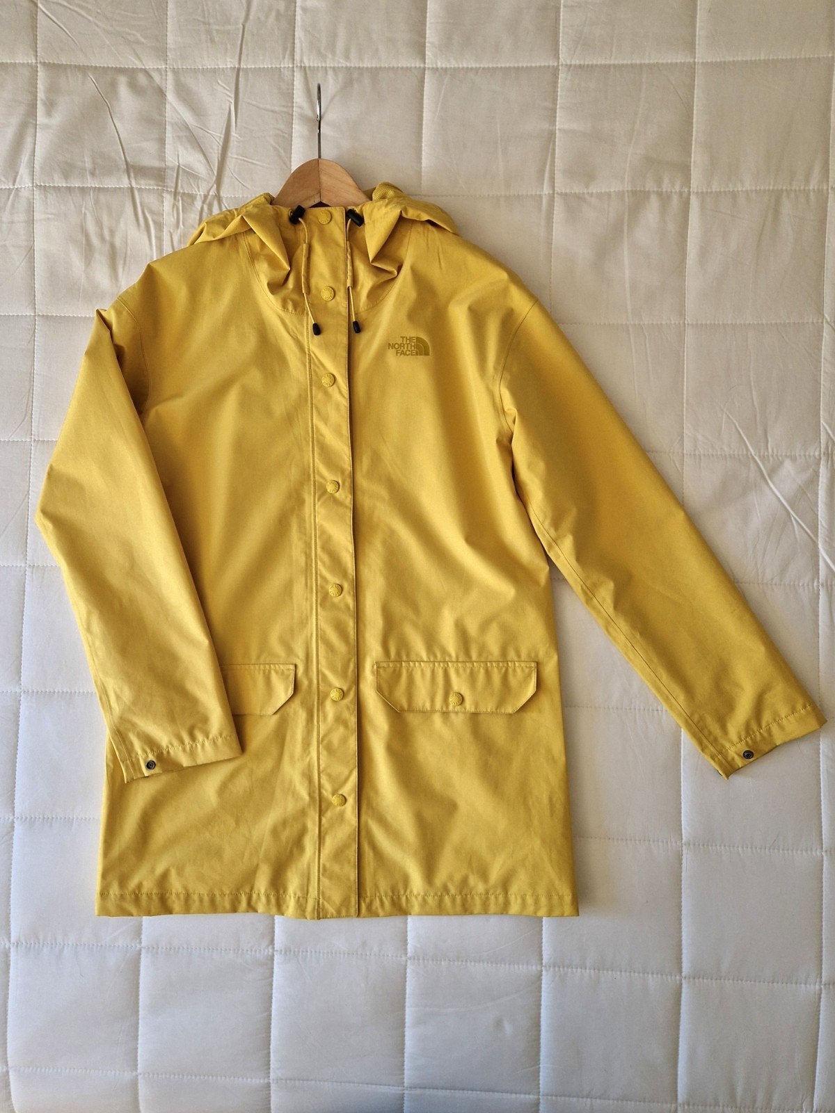 The North Face Woodmont Regenjas / Parka – Geel – Maat S, Geel, Ophalen of Verzenden, Zo goed als nieuw, The North Face