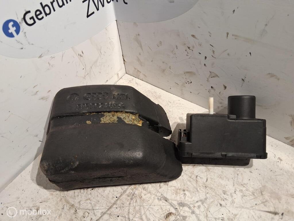 Deurvergrendeling vacuumpomp Vw Corrado 2.0 357962257, Gebruikt, Volkswagen, Ophalen of Verzenden, Volkswagen