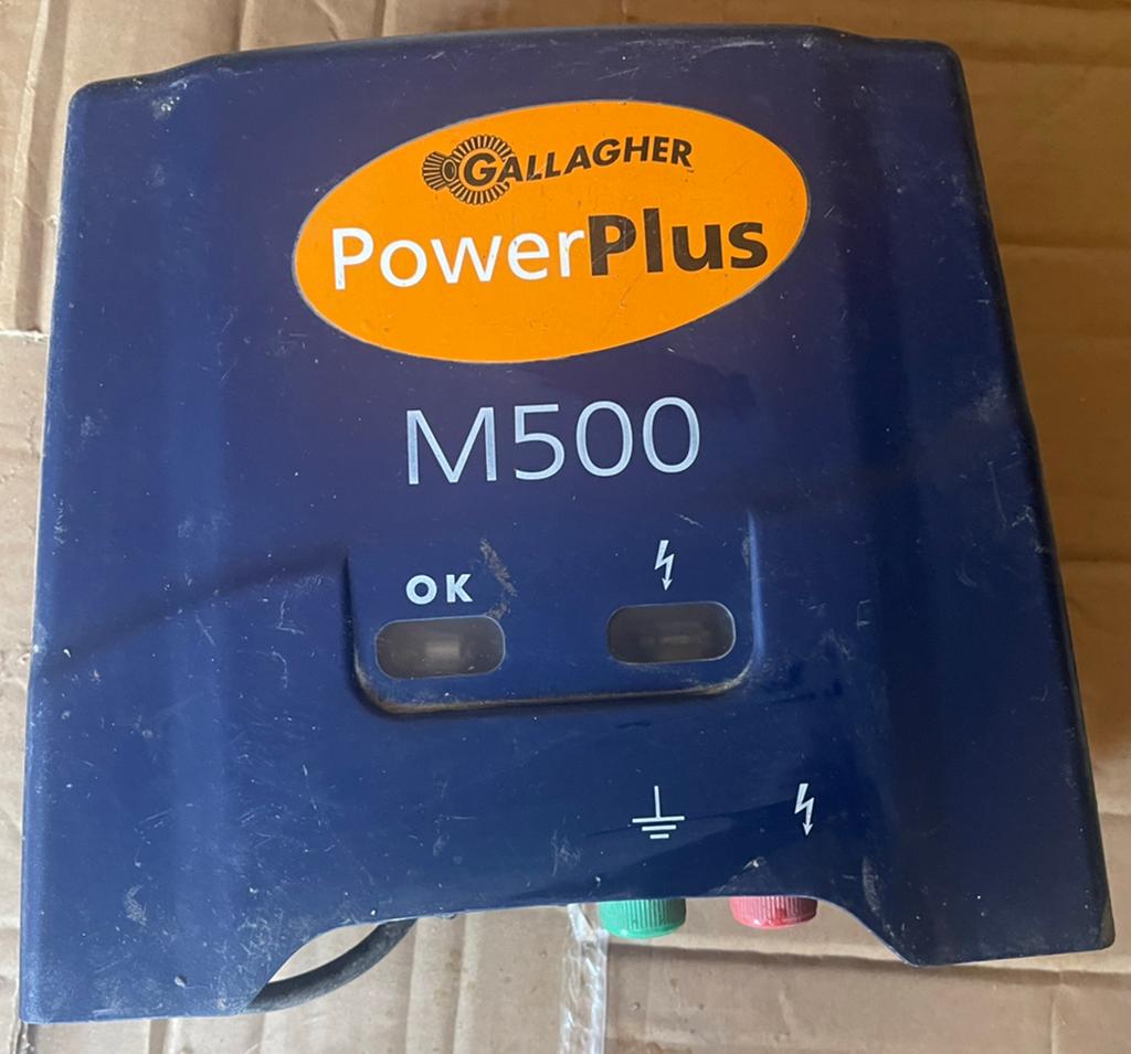 Te koop Gallagher M500 op netstroom stroomklok weideklok, Weidegang