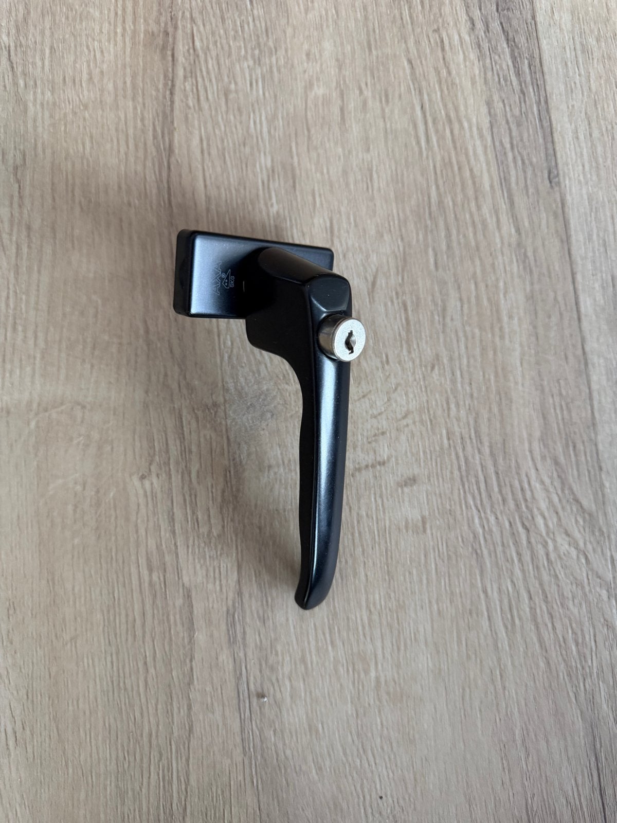 AXA draai-kiep raamkruk met slot - 7x32mm - SKG** - Zwart 8x, Ophalen of Verzenden, Gebruikt, Overige materialen, Klink of Kruk