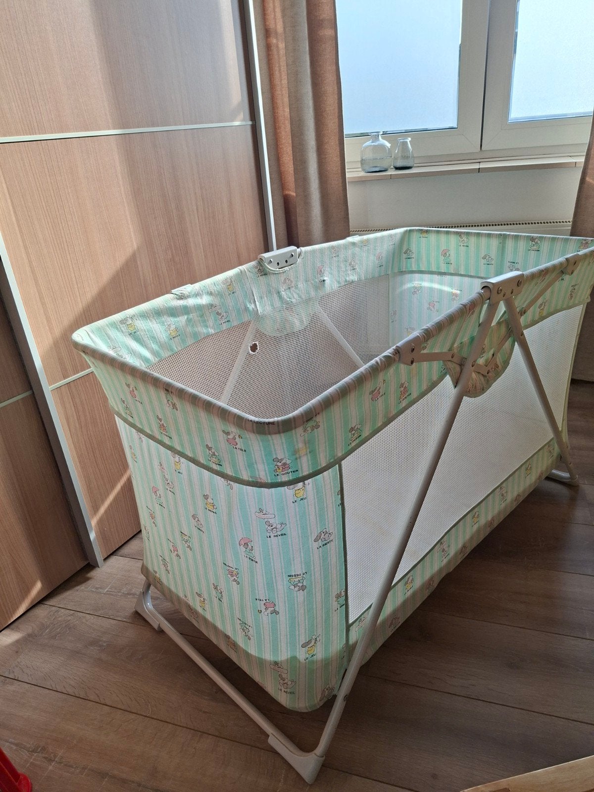 campingbedje."Chicco' mintgroen met wit. standaard maat, Ophalen, Gebruikt