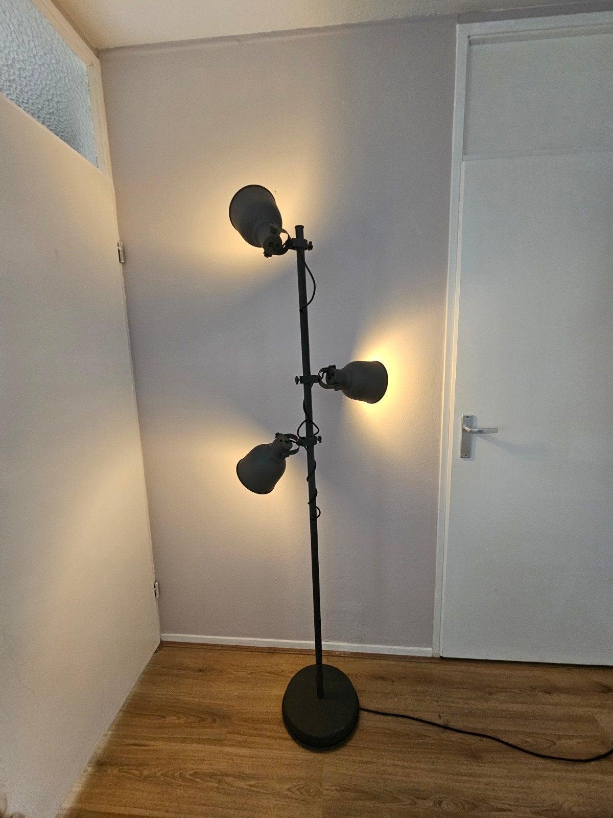 Ikea hektar vloerlamp inc 3 hombli lampen, Ophalen of Verzenden, Zo goed als nieuw, Modern industrieel, Metaal