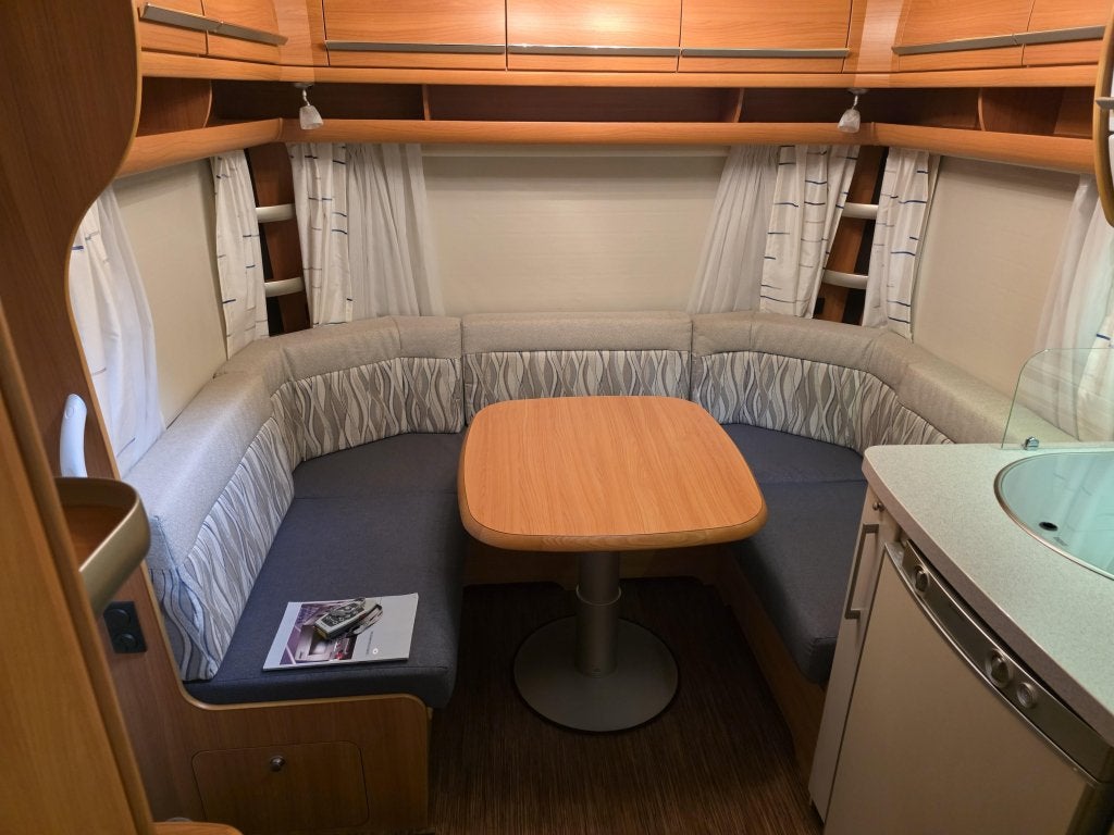 Foto 7 van Fendt Saphir 445 TFB 2012 / Frans bed/ Rondzit/ Mover
