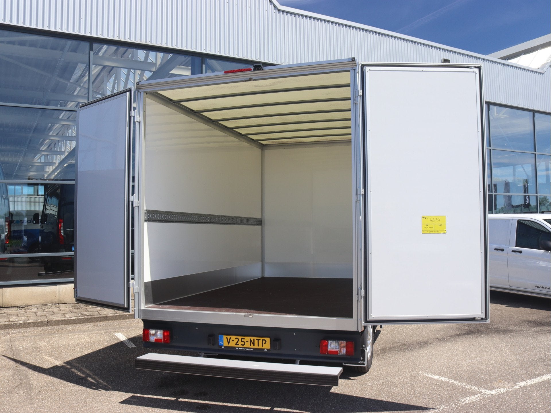Maxus eDeliver 9 L3 Business DEAL 65 kWh | AIRCO/CAMERA/ADAP, Auto's, Bestelauto's, Stof, Gebruikt, Zwart, Met garantie (alle)