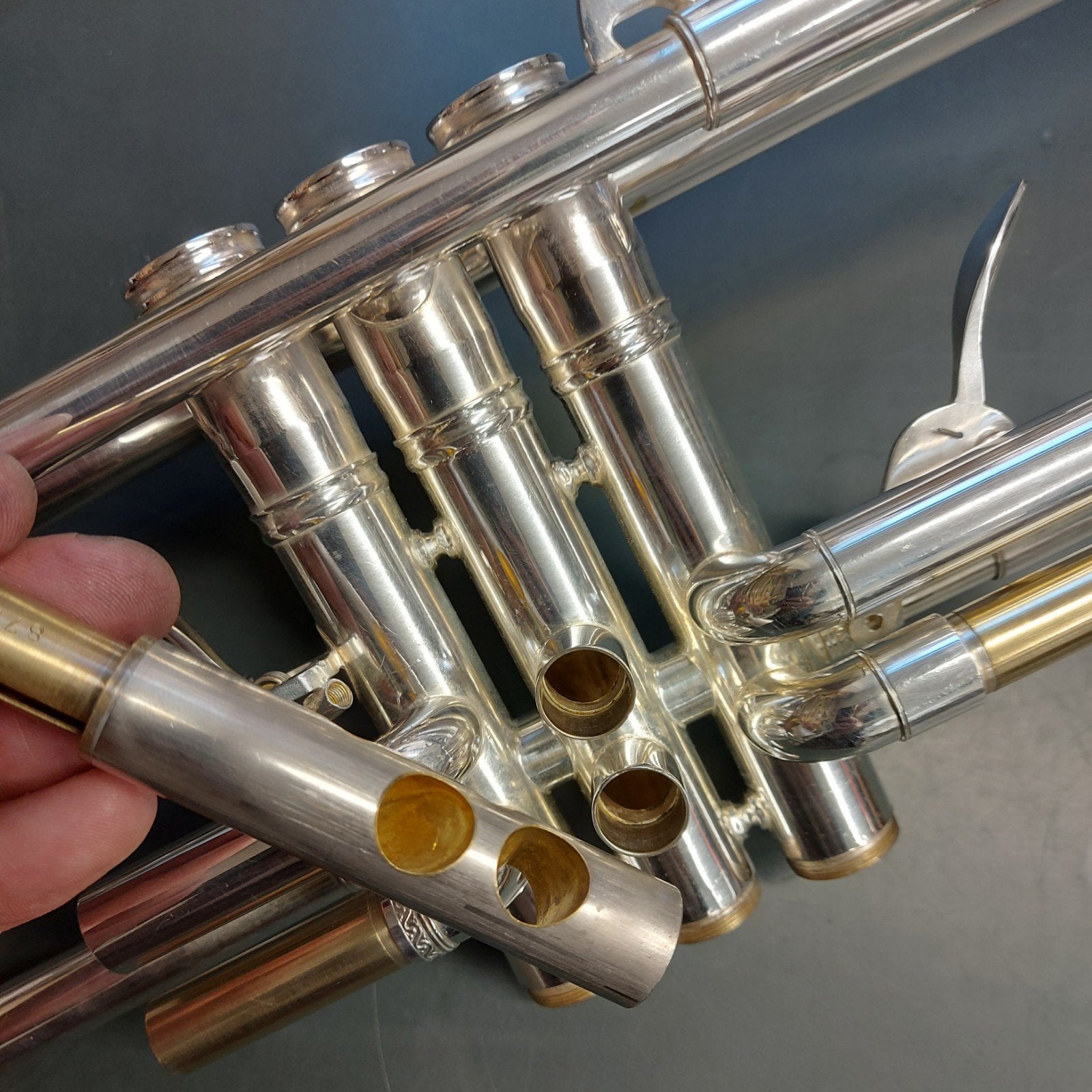 Bes-trompet met twee mechanische triggers, Antoine Courtois, Muziek en Instrumenten, Blaasinstrumenten | Trompetten, Ophalen, Gebruikt