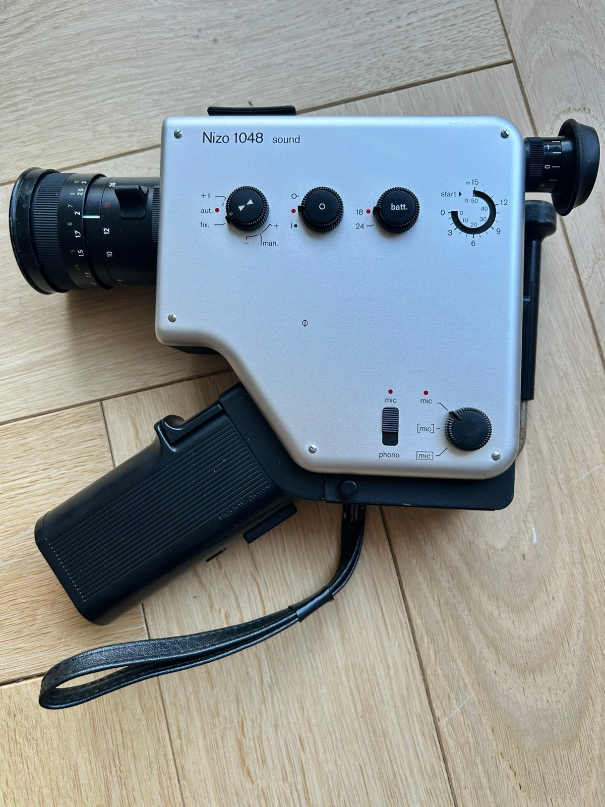 Nizo 1048 camera, Ophalen, 8mm