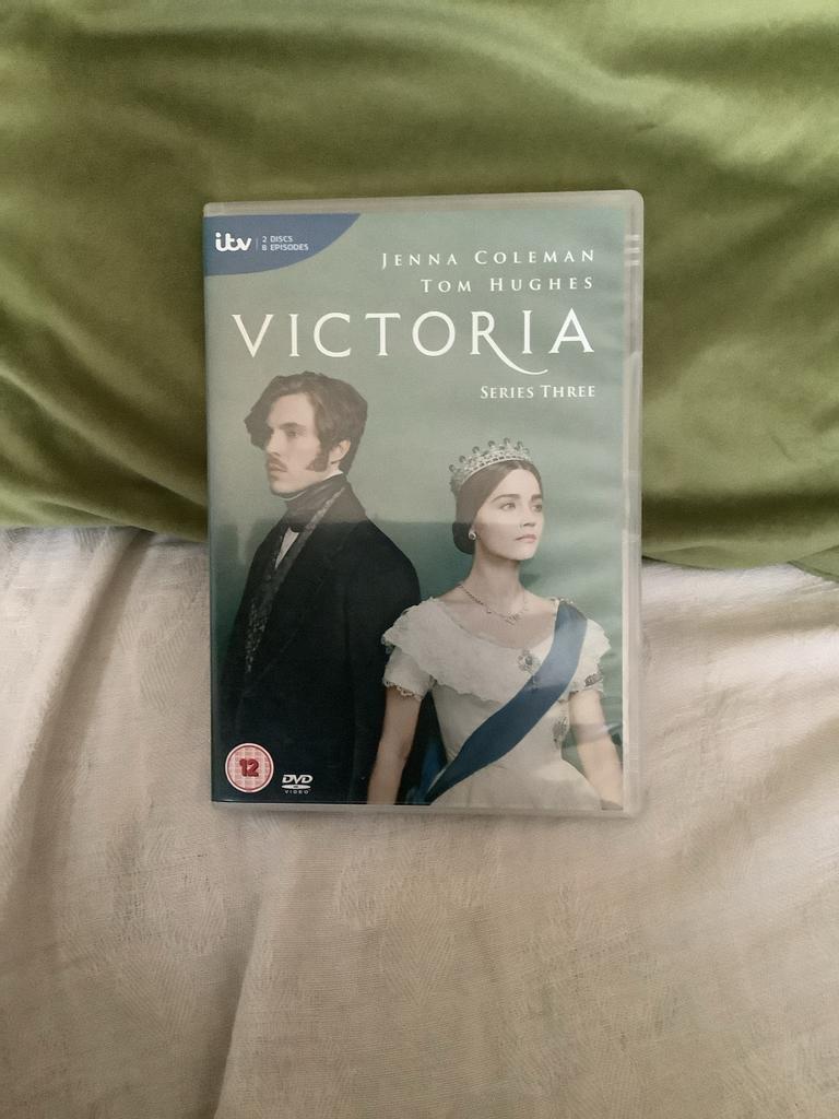 Victoria: Serie Drie (DVD) geen Nl ondertiteling, Cd's en Dvd's, Dvd's | Tv en Series, Boxset, Drama, Ophalen of Verzenden, Zo goed als nieuw