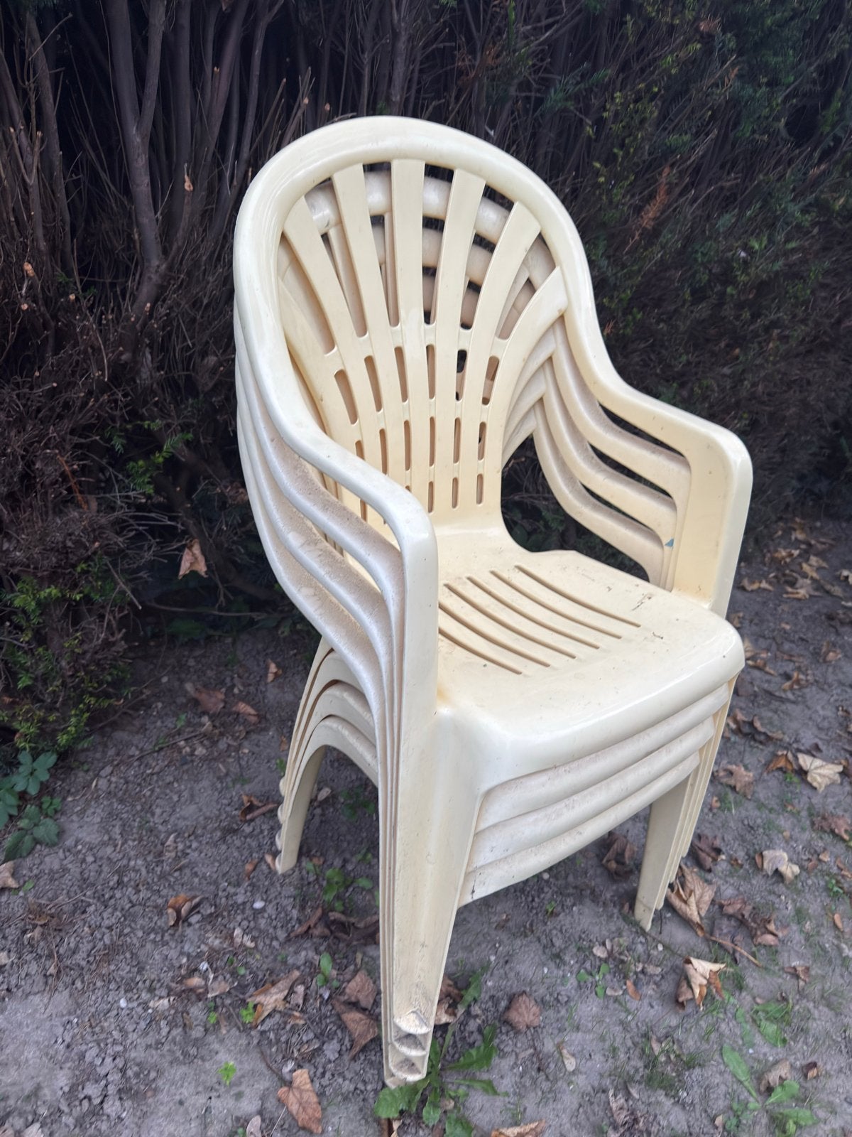 4 Gebruikte Kunststof Tuinstoelen - Stapelbaar, Ophalen, Gebruikt, Kunststof, Stapelbaar