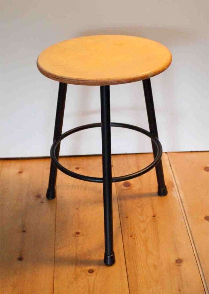 vintage industrieel schoolkrukje (Ahrend), Ophalen of Verzenden, Gebruikt, Hout