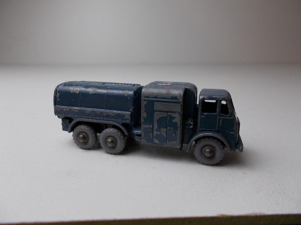 1959 Matchbox Lesney Series 73-A. 10 TON PRESSURE REFUELLER, Ophalen of Verzenden, Gebruikt, Bus of Vrachtwagen, Lesney