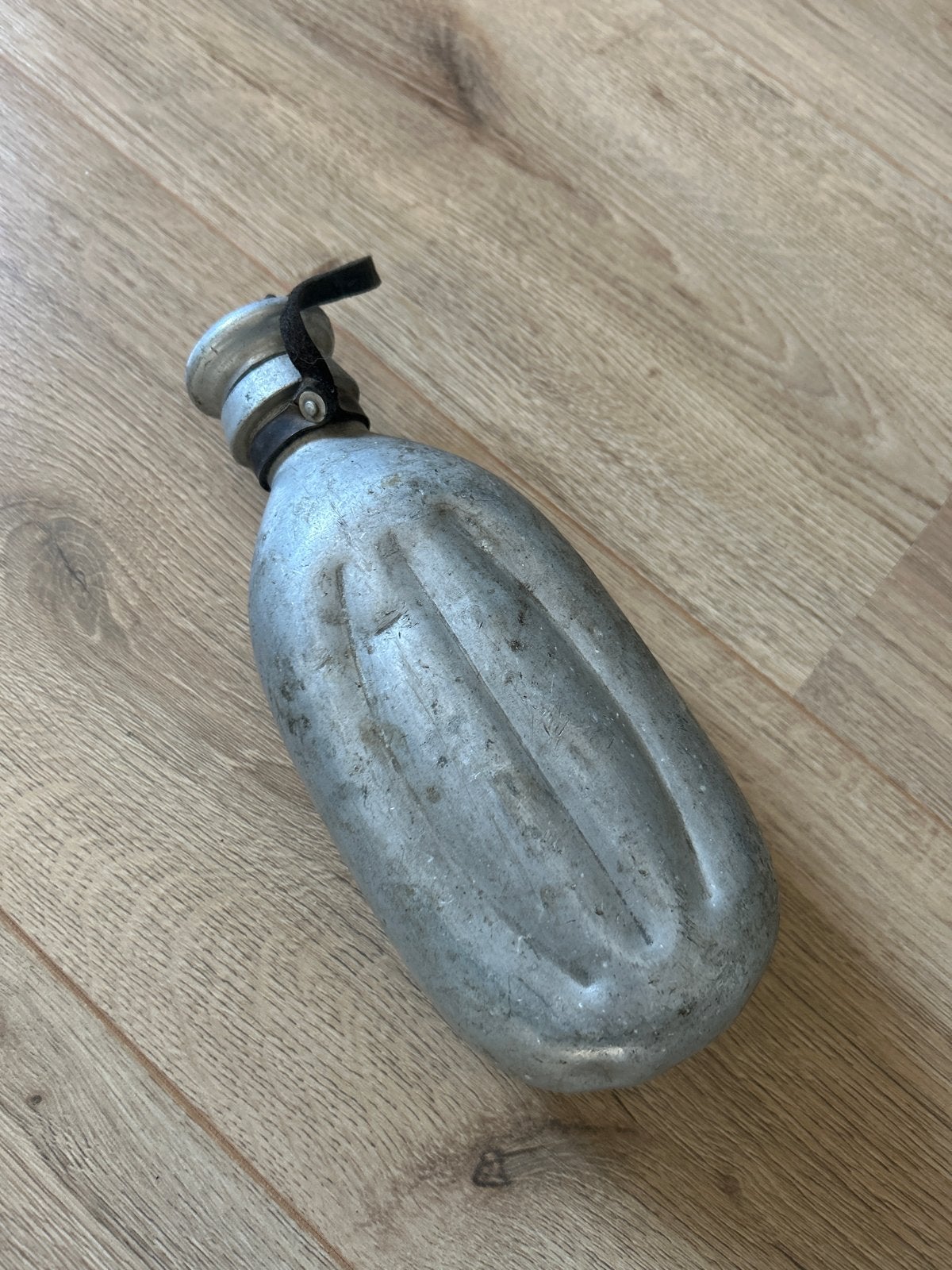 Oude militaire veldfles met kurk, Ophalen of Verzenden, Overige soorten, Overige gebieden, Overige typen