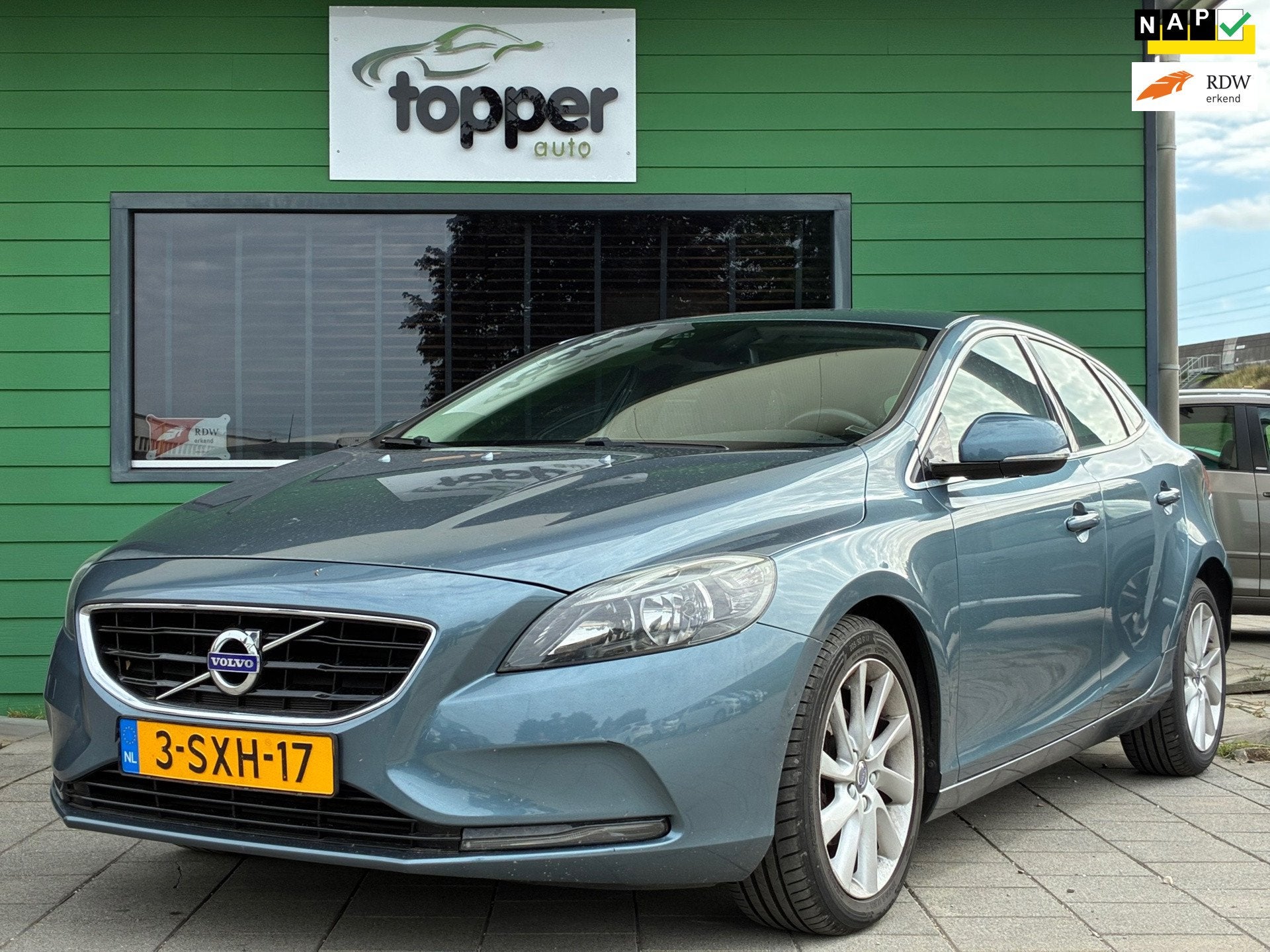 Volvo V40 1.6 D2 Momentum|1e Eigenaar|Navigatie|CruiseContro, Voorwielaandrijving, Gebruikt, 4 cilinders, Leder en Stof