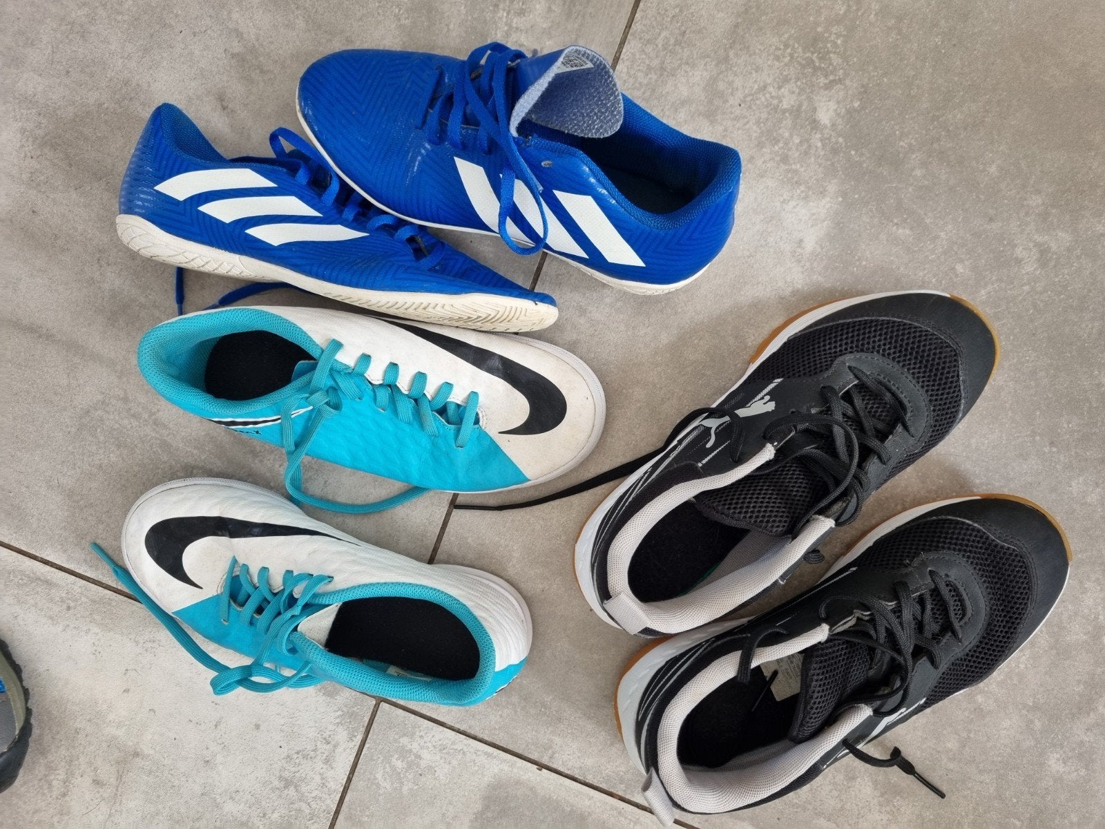 Zaalschoenen ( gym/ voetbal), regenlaarzen, waterschoenen, Ophalen of Verzenden, Zo goed als nieuw