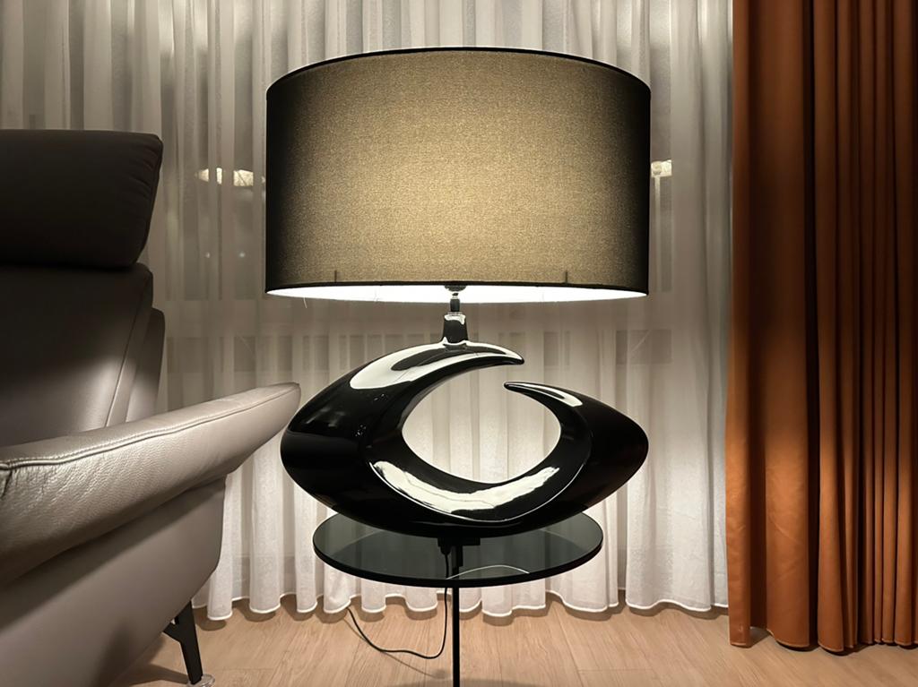 Moderne Jotaeme design Tafellamp met Zwarte Kap, Ophalen, Overige materialen, 50 tot 75 cm, Zo goed als nieuw