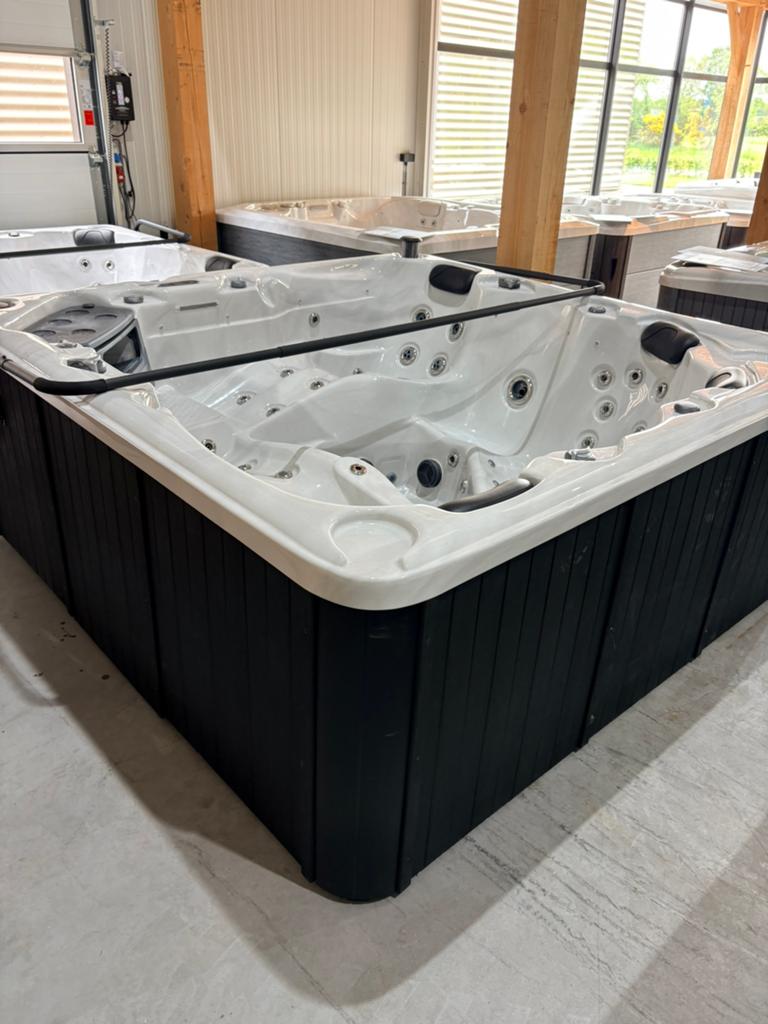 Sunspa tenerife spa jacuzzi balboa 6 persoons, Ophalen of Verzenden, Zo goed als nieuw
