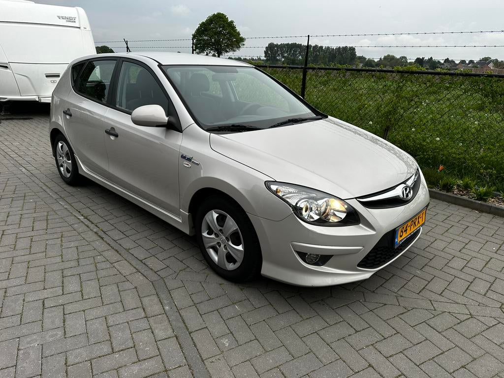 Hyundai i30 1.4i blue drive Cvvt 5DR 2011, Auto's, Voorwielaandrijving, 4 cilinders, 1396 cc, Beige