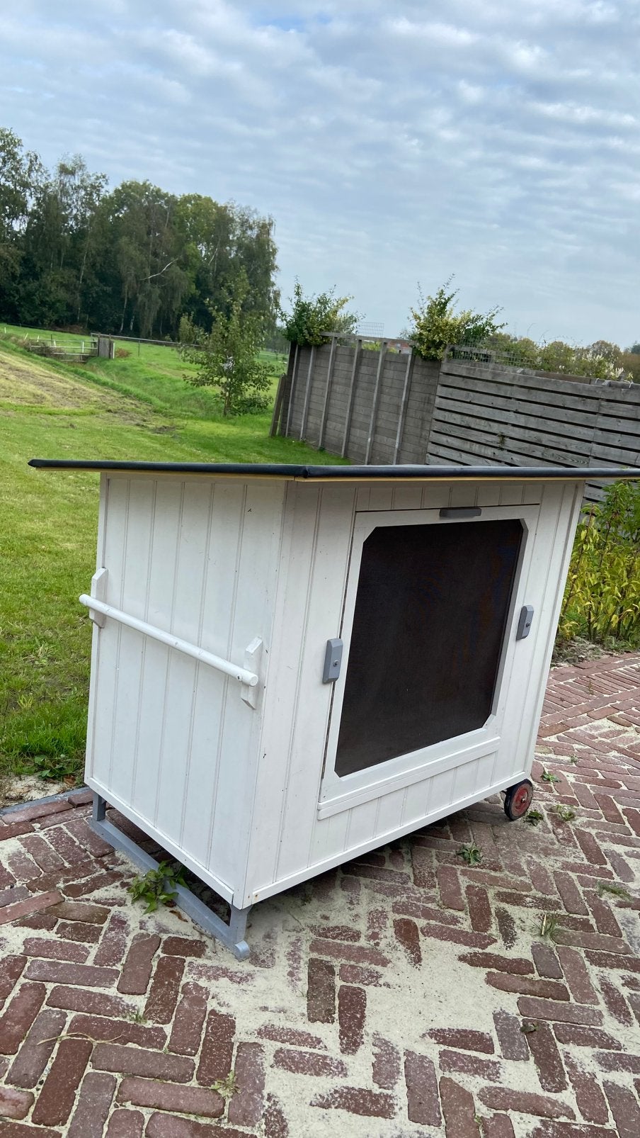 Lutjepotje , slaaphuisje, buitenbed, Ophalen, Zo goed als nieuw, Ledikant