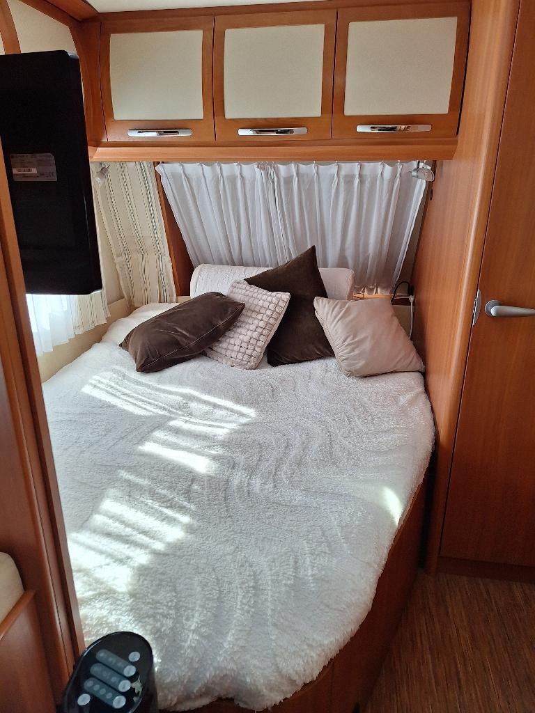 Nette Hobby 720ukfe uit 2009/7pers 2stapelbedden, Rondzit, 7 tot 8 meter, Particulier, Meer dan 6