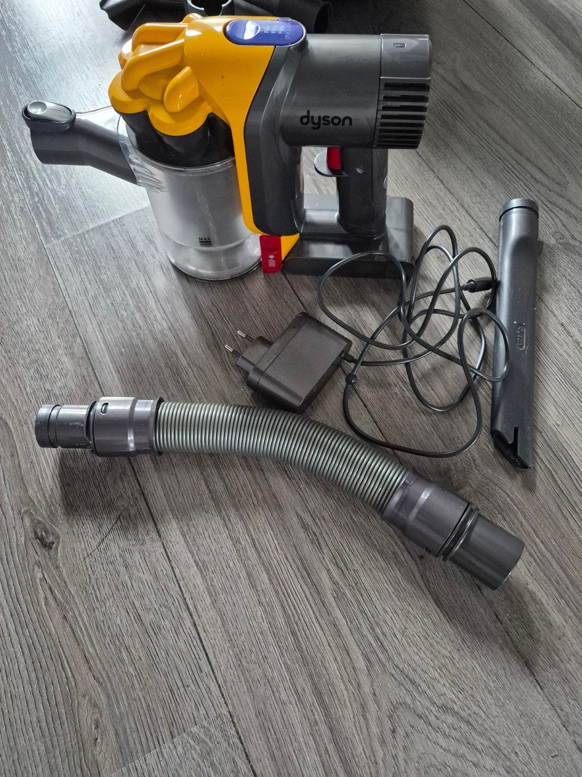Dyson DC30 kruimeldief - goede zuigkracht, nieuwe accu nodig