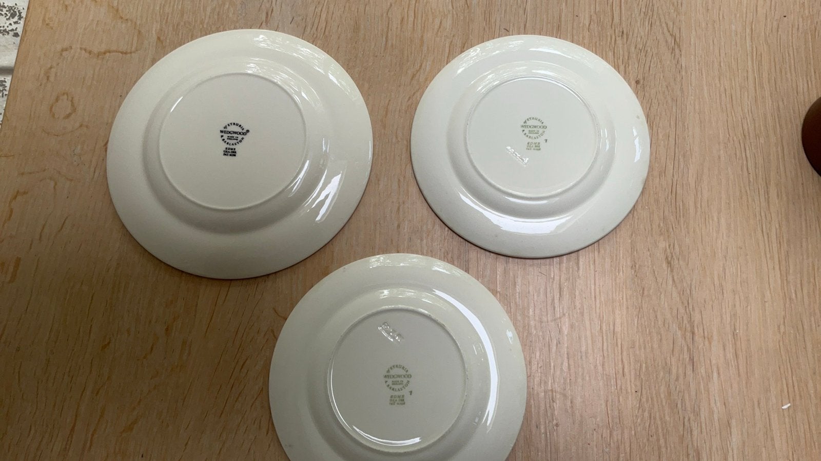Set van 3 crèmekleurige Wedgwood Edme borden, Ophalen of Verzenden