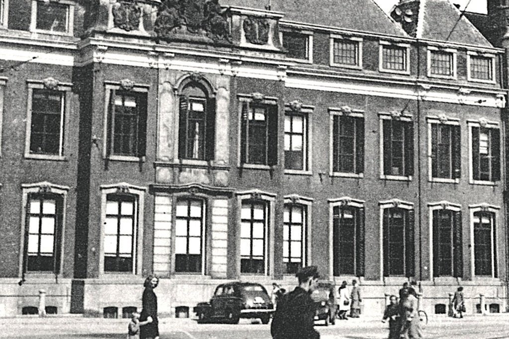 947241	Den Haag	Stadhuis	 	1948	Gelopen met Postzegel, Ophalen of Verzenden, 1940 tot 1960, Gelopen, Zuid-Holland