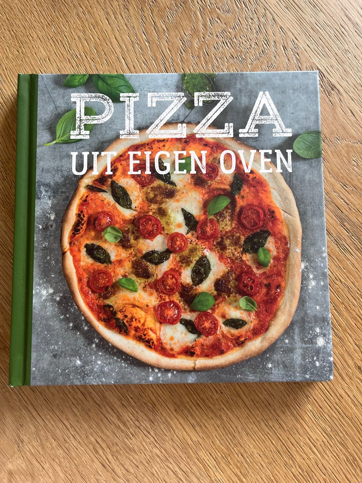 Pizza uit eigen oven - Kookboek met diverse recepten, Ophalen of Verzenden, Zo goed als nieuw, Italië, Hoofdgerechten
