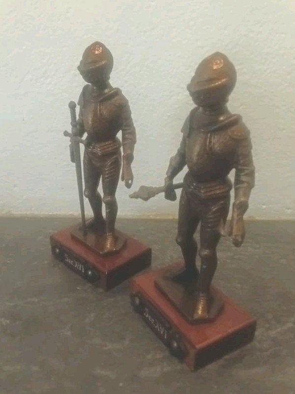 RIDDERBEELDJES  IN HARNAS 1 MET ZWAARD 1 MET KNOTS 21 CM HOO, Ophalen of Verzenden, Brons
