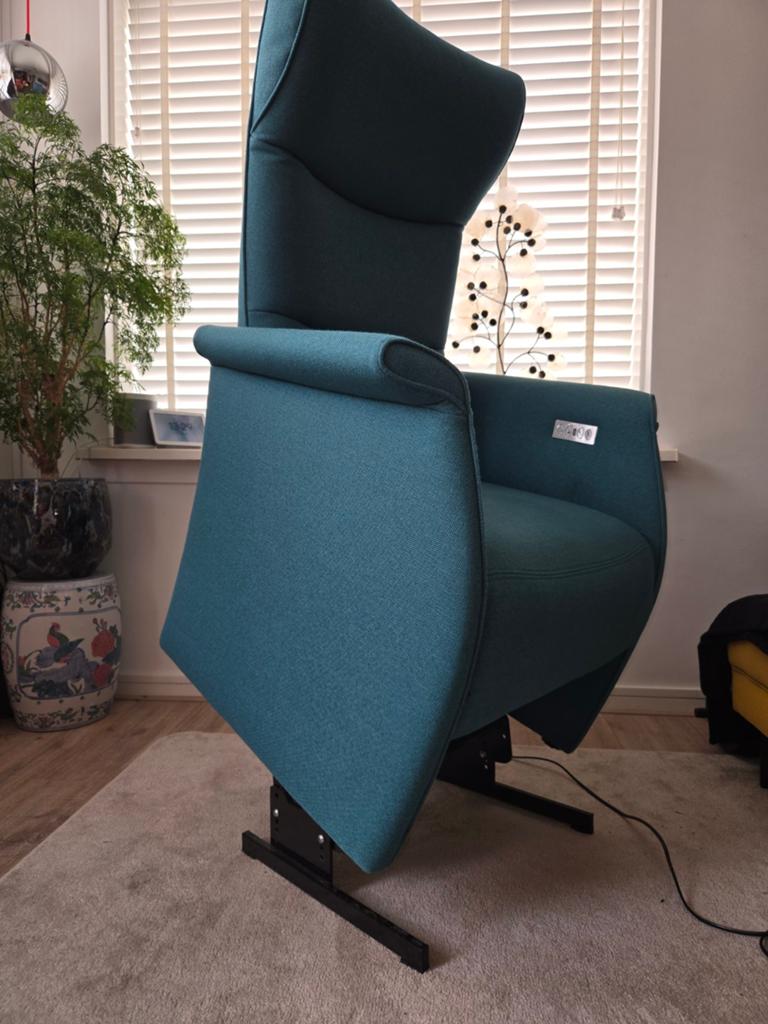Nieuwstaat Frans Molenaar Staop fauteuil usb oplader Maat L, Huis en Inrichting, Fauteuils, Ophalen, Zo goed als nieuw