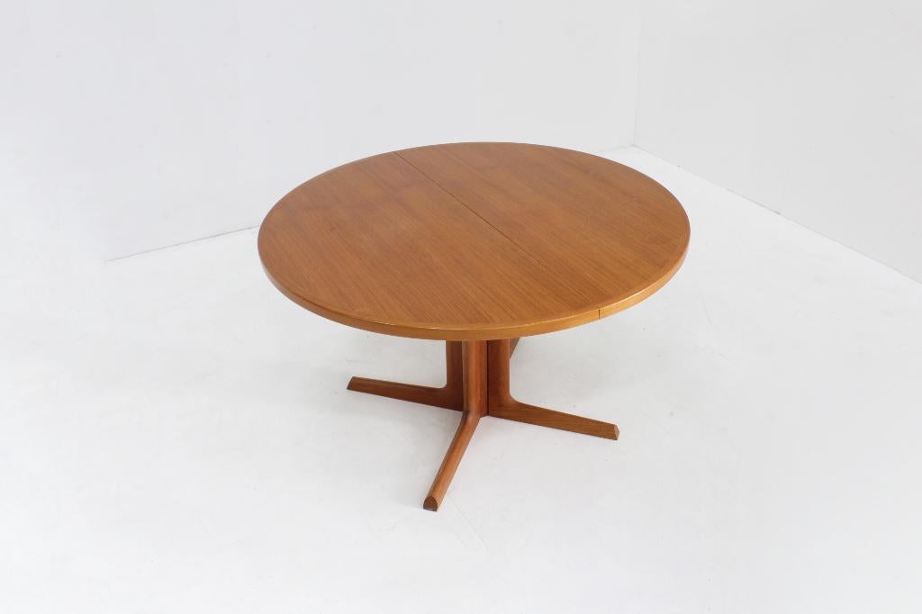 Vintage Deense ronde uitschuifbare eettafel tafel Gudme, 200 cm of meer, Scandinavisch, Zo goed als nieuw, Vijf personen of meer
