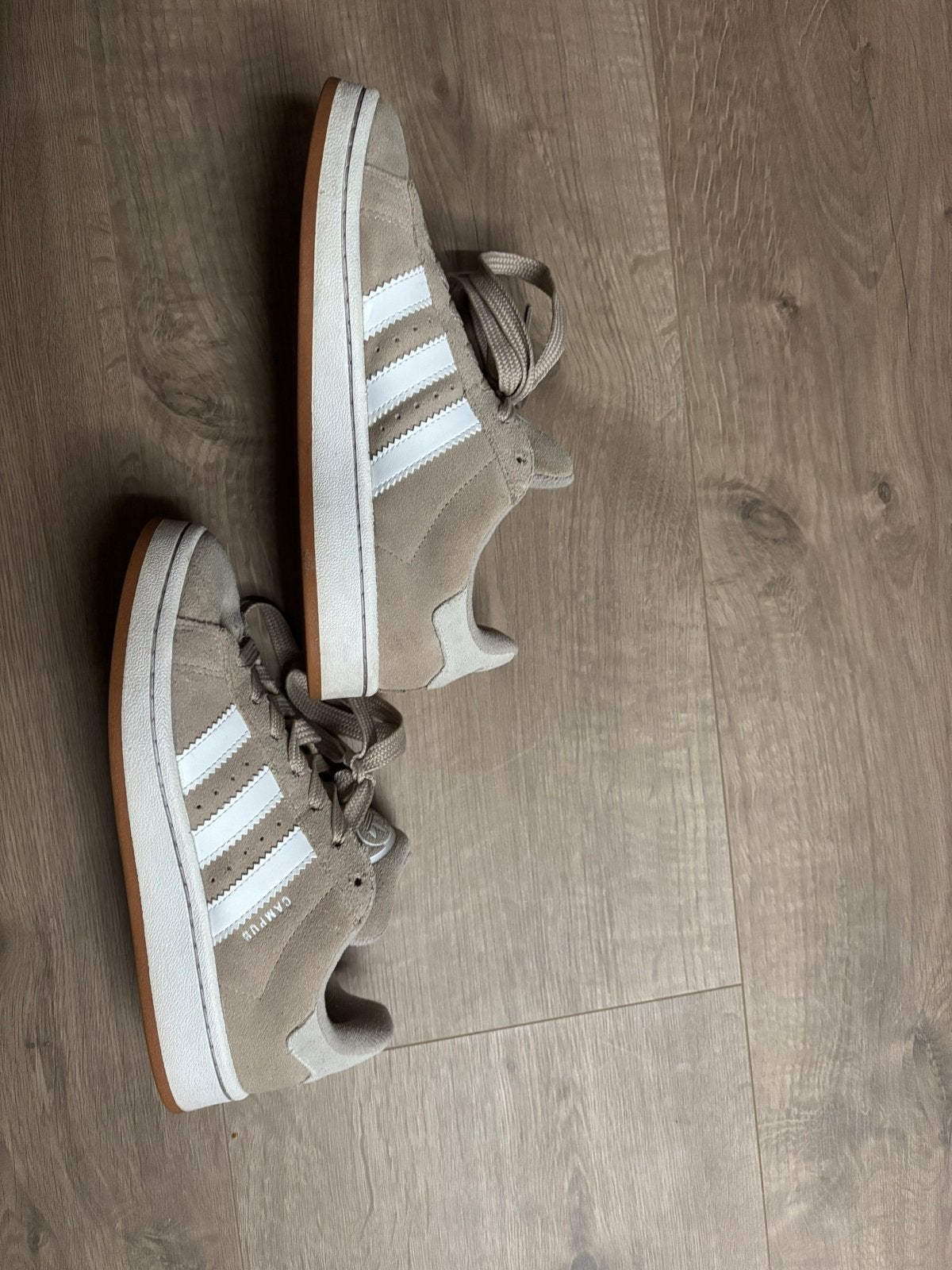 Adidas Campus sneakers - Zo goed als nieuw, Beige, Ophalen of Verzenden, Sneakers of Gympen, Zo goed als nieuw