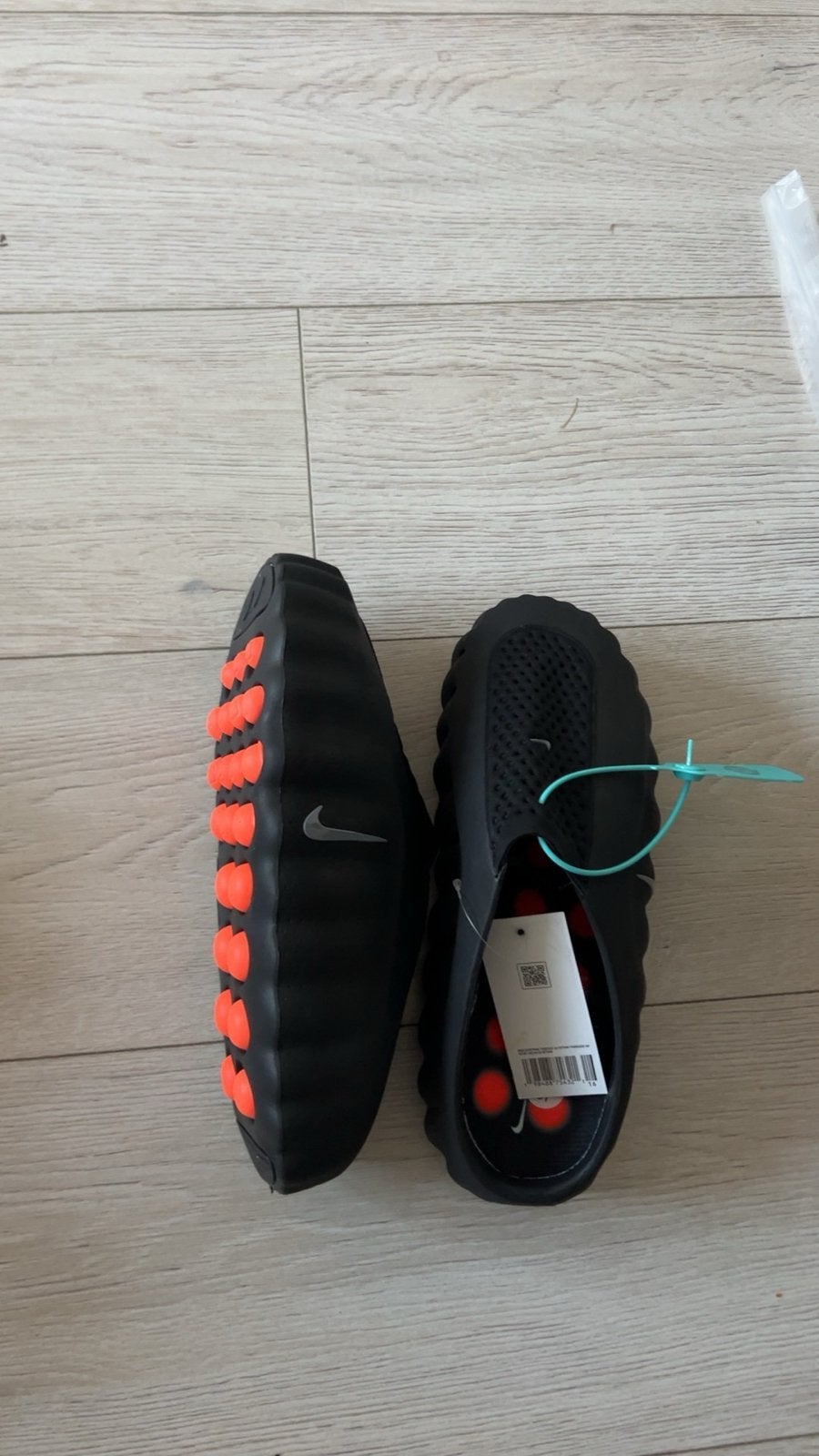Nike Mind Slippers  maat 42, Verzenden, Nieuw, Zwart, Slippers