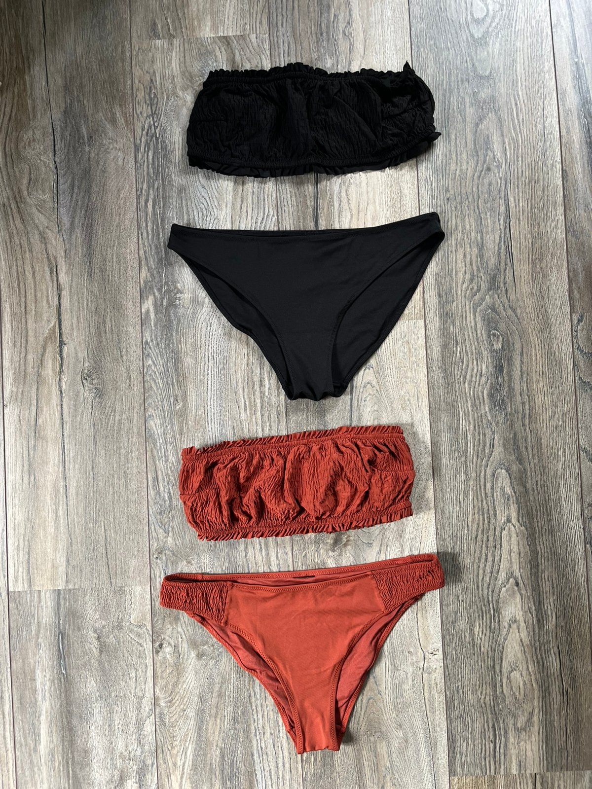 2 bikini’s met strapless tops Mt. M zwart en terra, Kleding | Dames, Badmode en Zwemkleding, Ophalen of Verzenden, Gedragen, Zwart