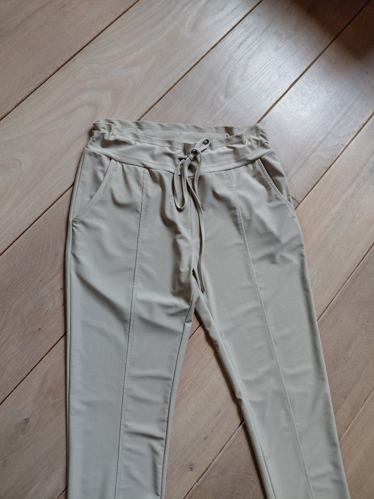 MUSTHAVES ELJA travelstof ds pantalon/chino mt M, Maat 38/40 (M), Beige, MUSTHAVES ELJA, Ophalen of Verzenden