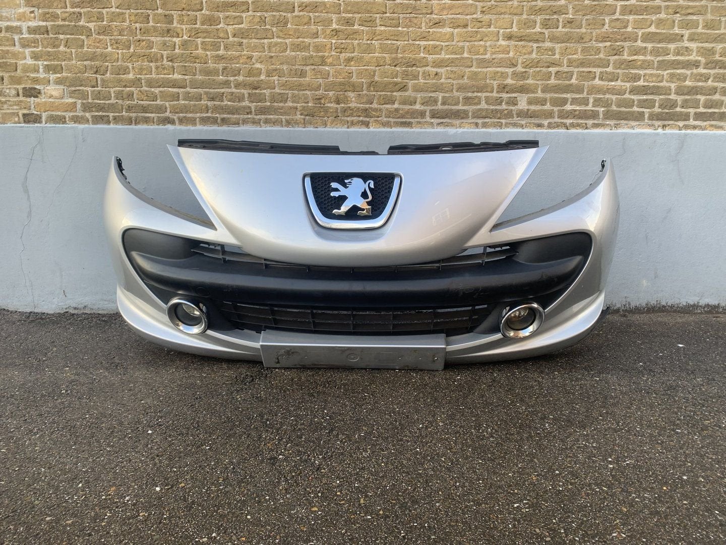 voorbumper peugeot 207 grijs met mistlampen 2006 tot 2014, Gebruikt, -, Voor, -