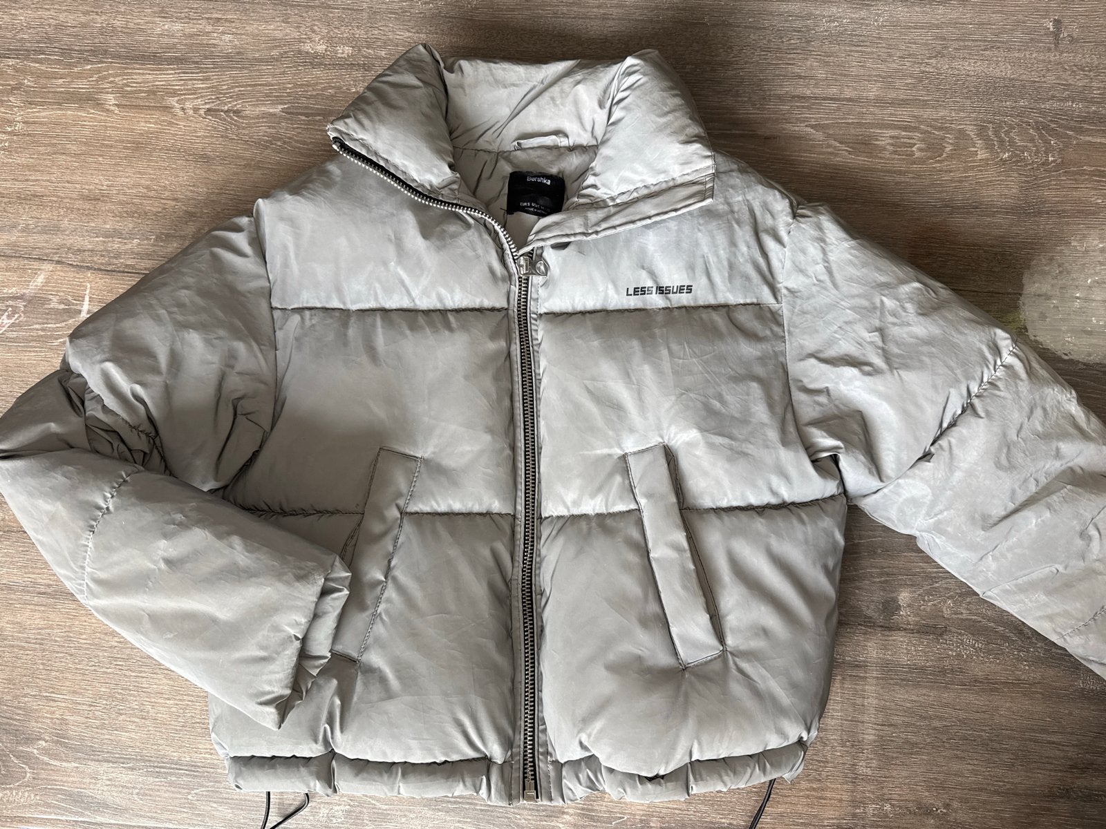 Bershka Puffer Jas - reflecterend Grijs/Zilver - Maat S, Ophalen of Verzenden, Gedragen, Maat 36 (S), Grijs