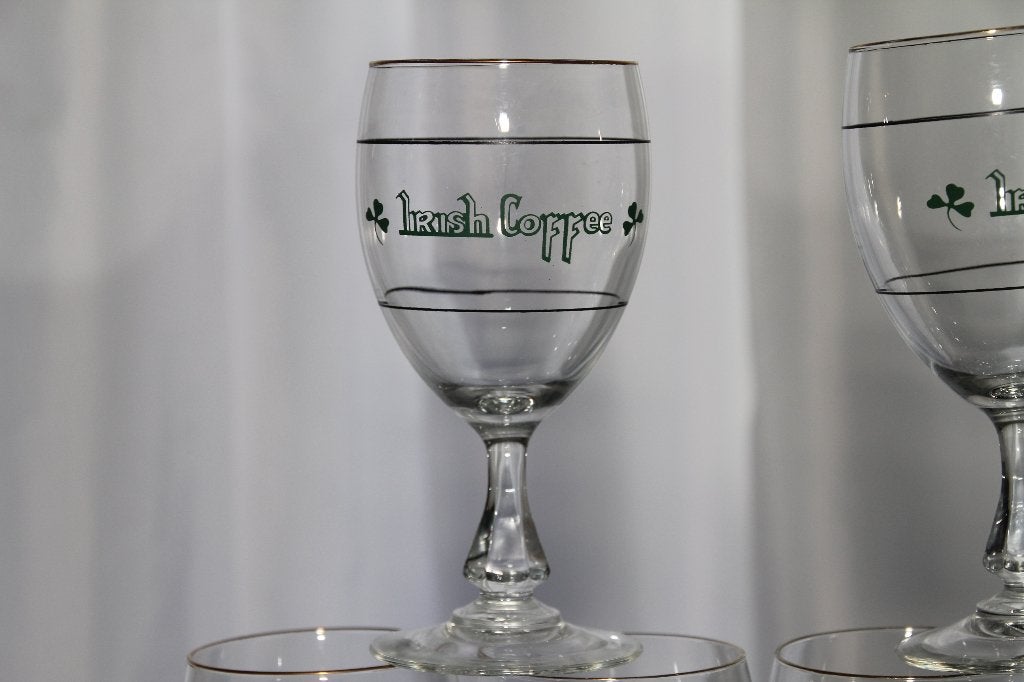 Set Irish Coffee glazen met groene opdruk en maatverdeling, Antiek en Kunst, Ophalen