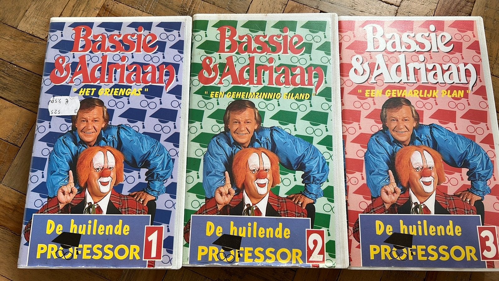 Bassie&Adriaan VHS de huilende professor, Cd's en Dvd's, Ophalen of Verzenden, Zo goed als nieuw, Serie, VHS