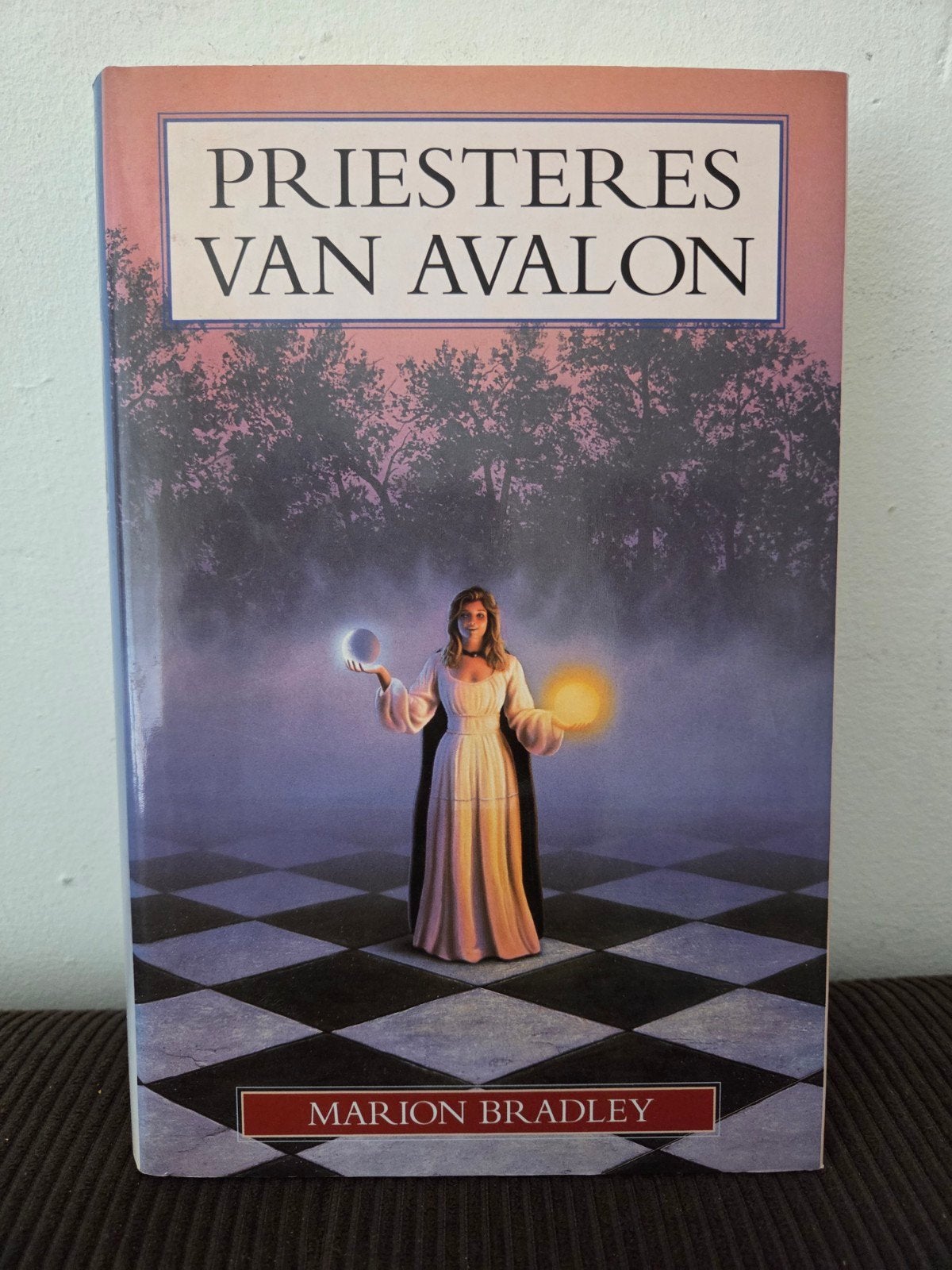 Priesteres van Avalon - Marion Bradley (Fantasy), Ophalen of Verzenden, Gelezen, Marion Bradley