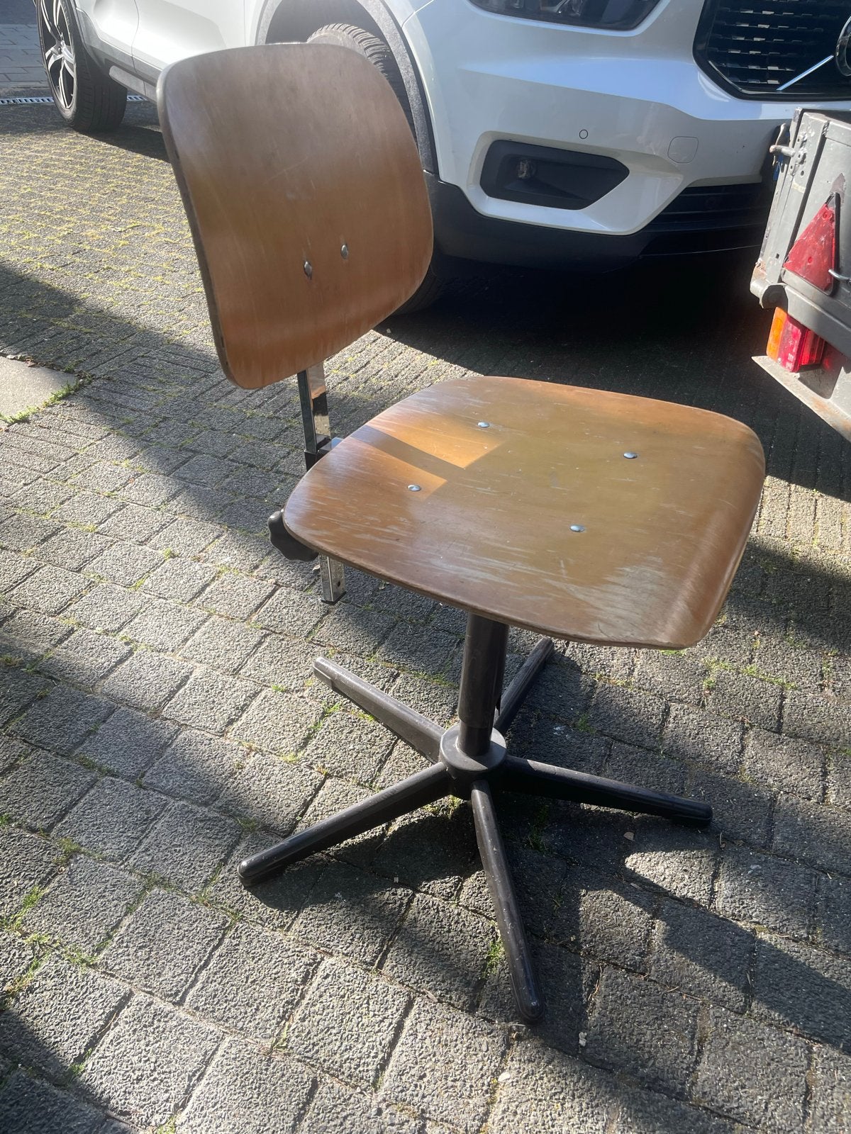 Bureaustoel van hout gratis op te halen, Ophalen, Gebruikt, Bruin, Eén
