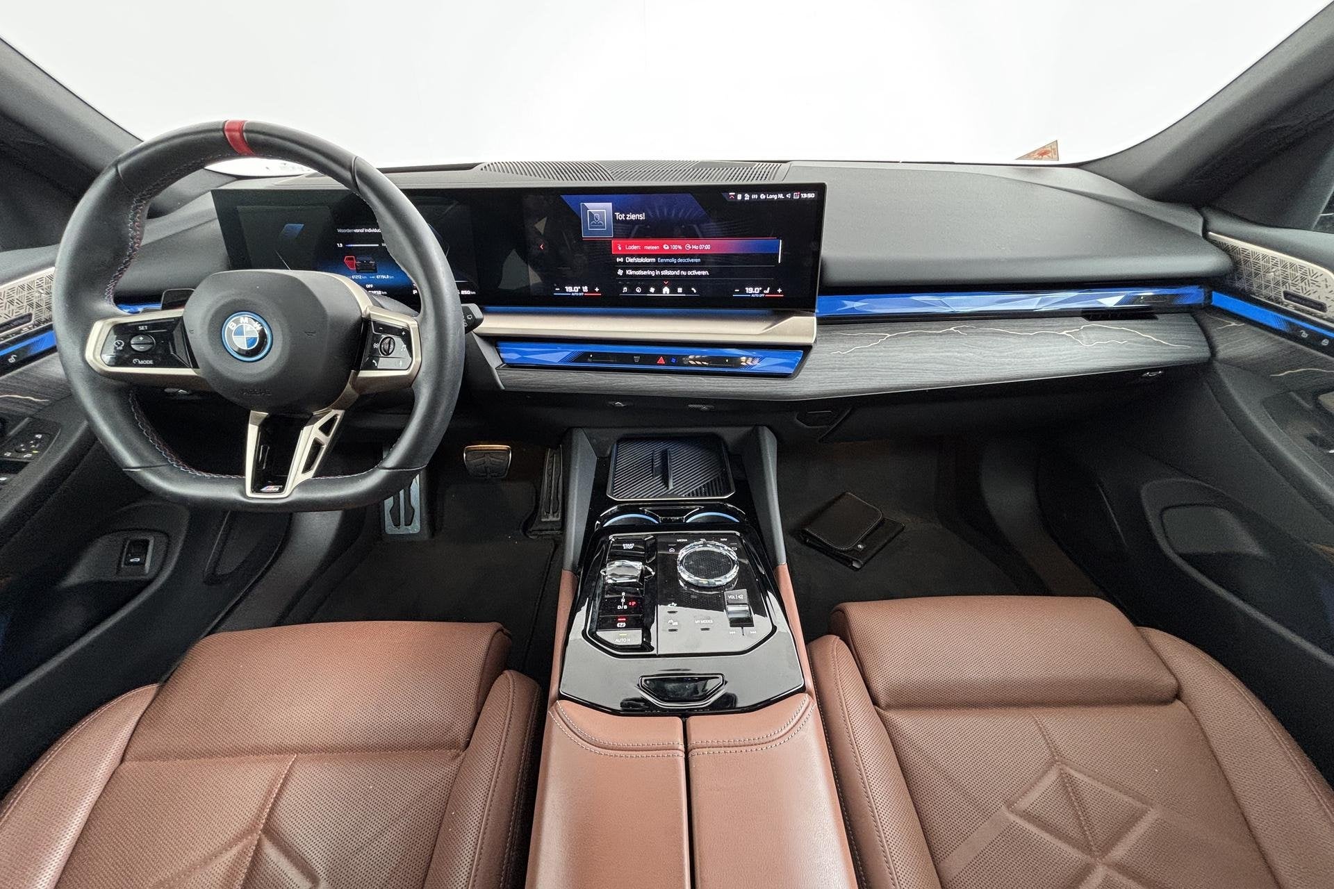 BMW i5 Touring M60 xDrive 84 kWh Elektrische topper met verb, Auto's, Automaat, Gebruikt, 2000 kg, 2325 kg